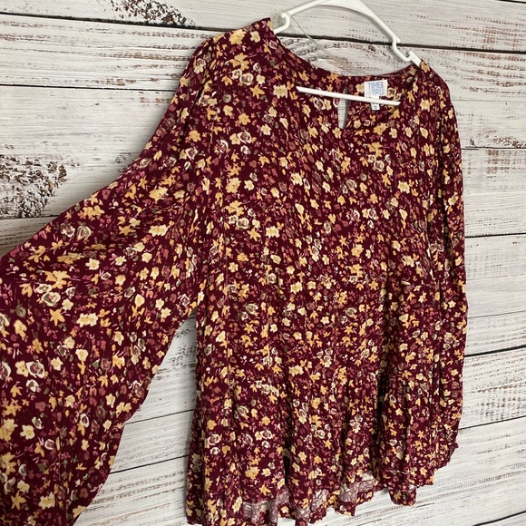 Time and Tru Tops - Gorgeous tiered floral blouse. Size L